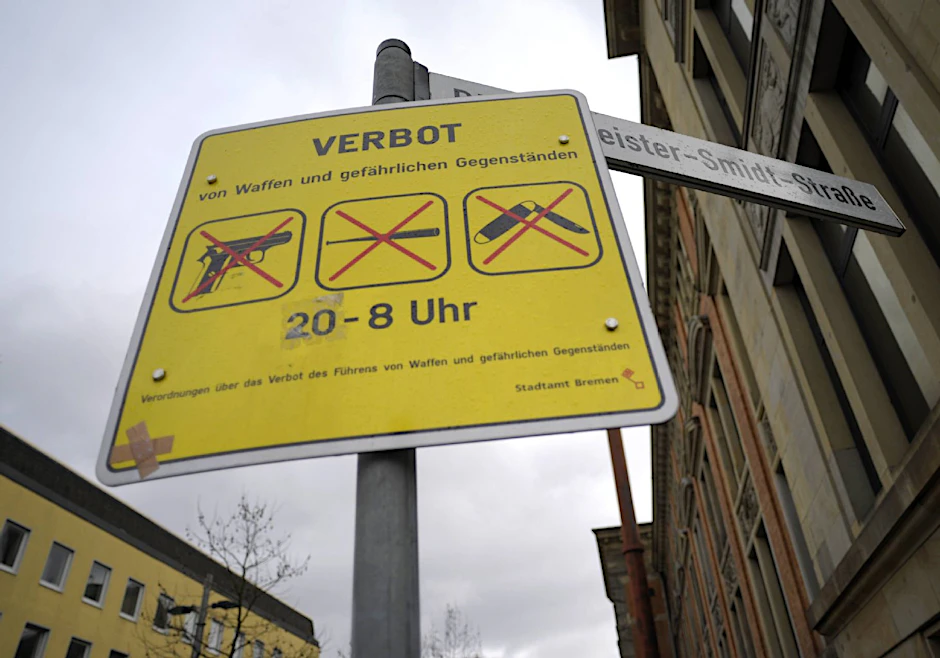Waffenverbots-Schild in Bremen - Vorbild auch für Berlins Party-Kieze?