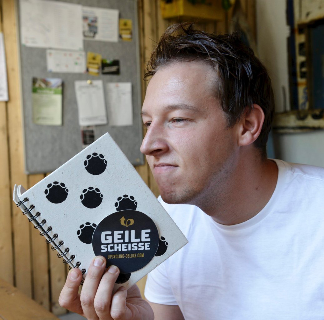 Ein Beautycase aus zwei alten Schallplatten.