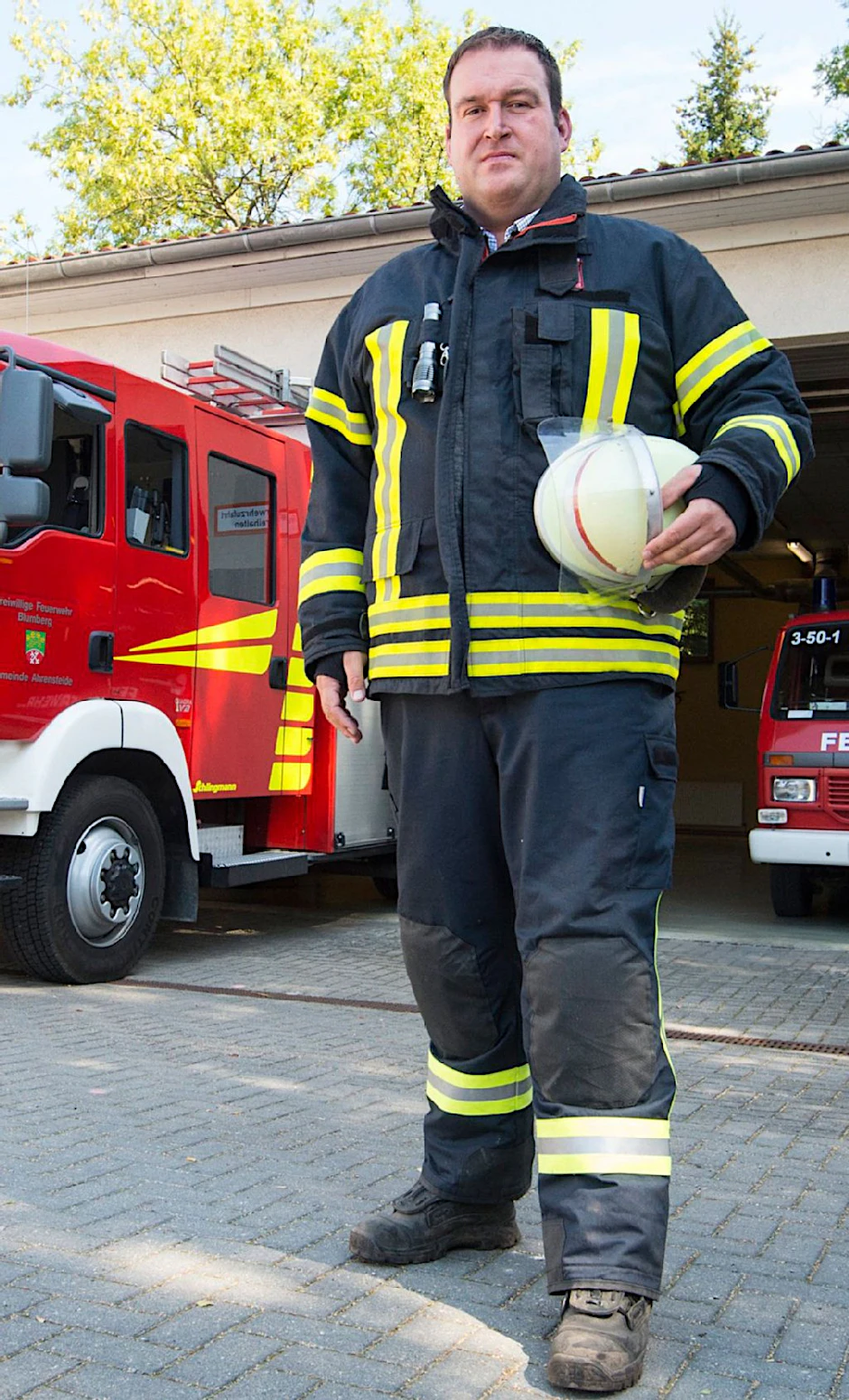 Jens Krüger, im „eigentlichen“ Leben Außendienstler, wurde einen Tag vor dem Unfall 40 Jahre alt. Als zehnjähriger Knirps stieg er bei der Freiwilligen Feuerwehr in Blumberg ein, steckt seitdem – genau wie seine Kameraden – viel Herzblut und Engagement in die ehrenamtliche und wichtige Arbeit.