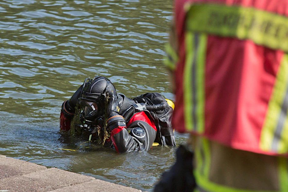 Der Einsatz der Taucher im Karpfenteich im Treptower Park brachte kein Ergebnis.