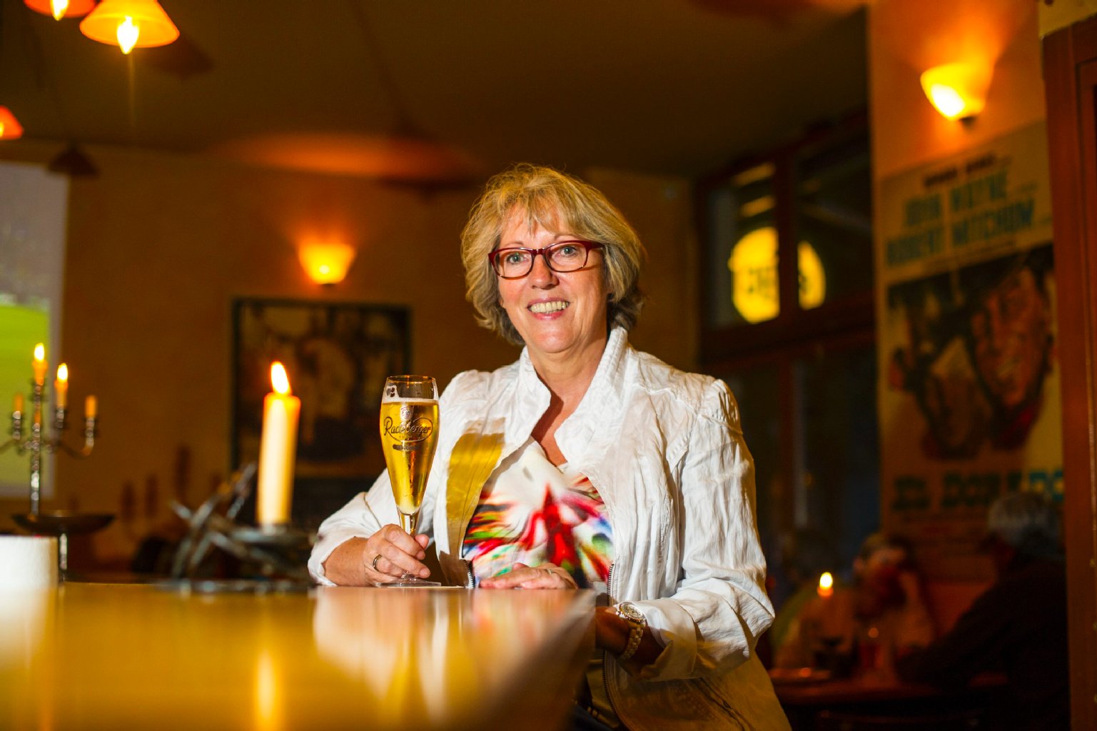 Es ist eine familiäre Atmosphäre. Sigrid Löschau (61): „In meiner Eckkneipe treffe ich Freunde und Bekannte. Wir reden, feiern mal zusammen und unternehmen Ausflüge. Es ist eine sehr familiäre, vertraute Atmosphäre. Und sehr unkompliziert und locker.“