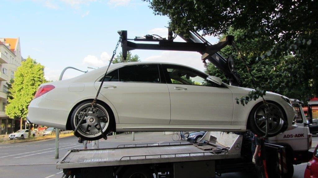 Image - Erster Führerschein nach Profilierungsfahrt weg: Polizei greift bei Proll-Fahrer am Kurfürstendamm durch