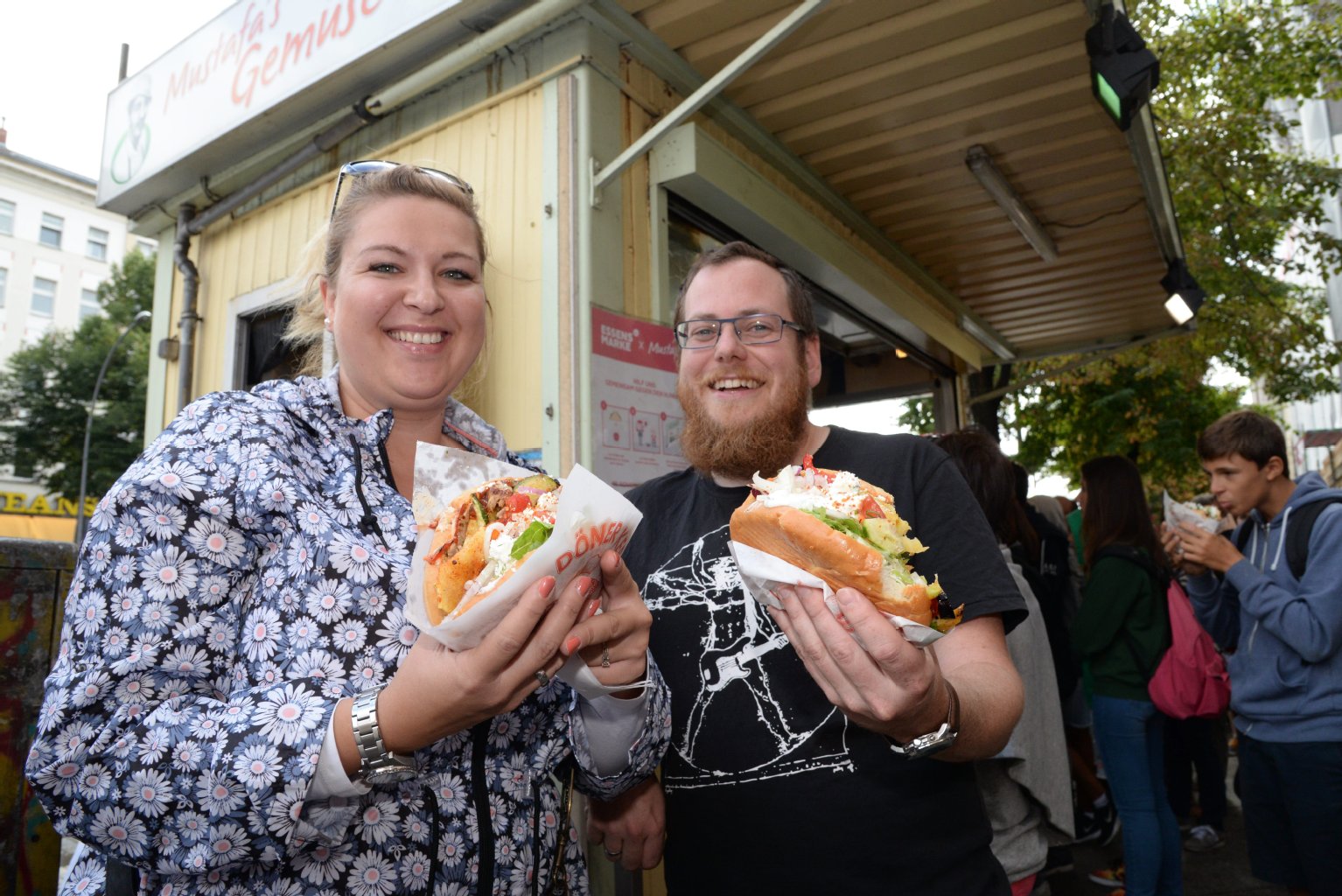 „Wir kommen wieder!“: Sarah (32) und Alexander (35) sind Serientäter: Das Paar aus Österreich treibt es schon zum 3. Mal nach Berlin „Coole Stadt“ und zu Mustafa „Superhammerlecker!“