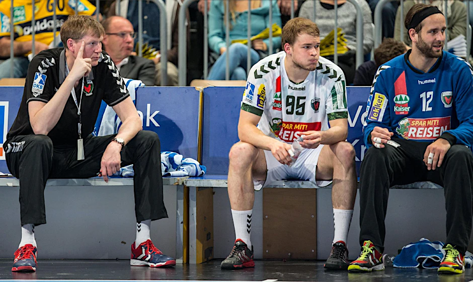 Sportdirektor Volker Zerbe (li.) schaut nachdenklich. Seine Füchse mussten beim Turnier in Polen vorzeitig die Heimreise antreten.