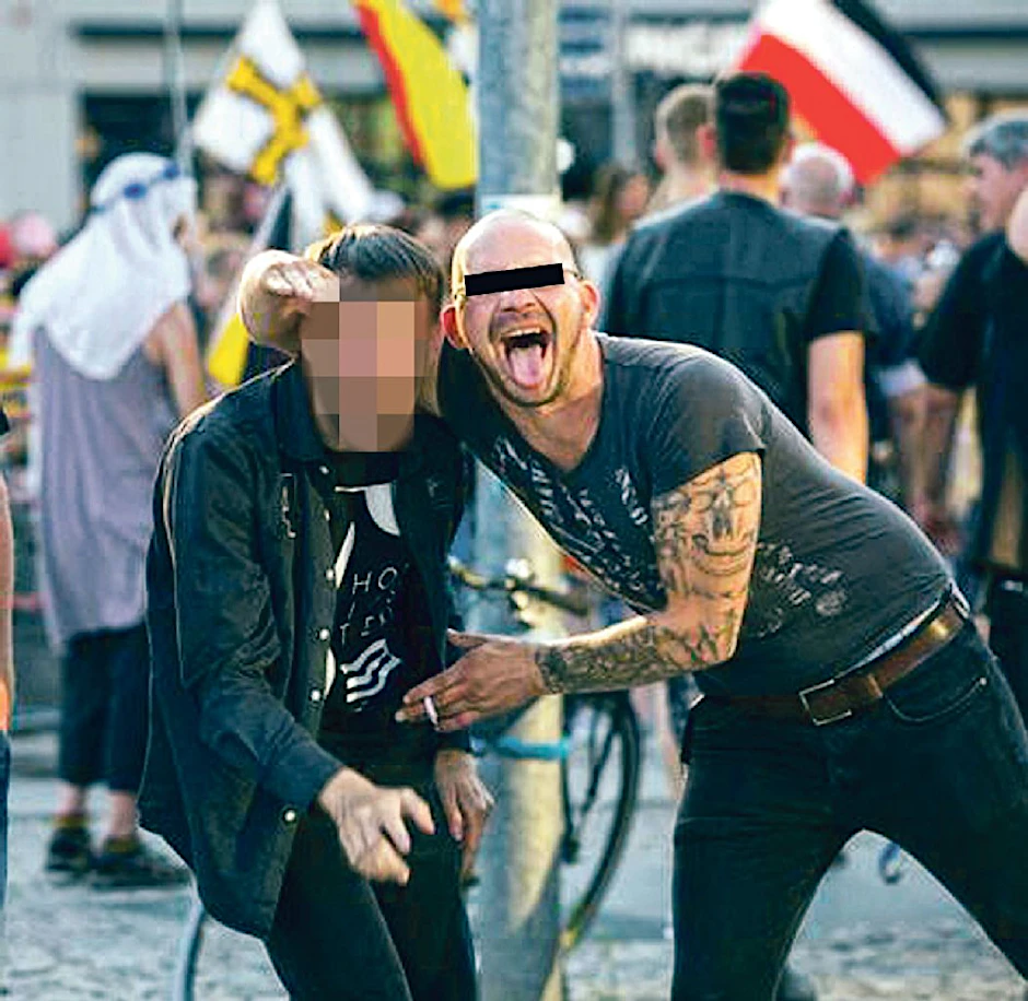 Christoph Sch. (re.) soll mehrfach an der Berliner Bärgida-Demonstration teilgenommen haben – wie hier am 3. August.