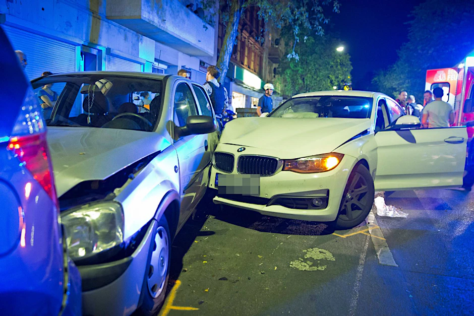 Der Fahrer dieses weißen BMWs hatte seinen Wagen nicht mehr unter Kontrolle.