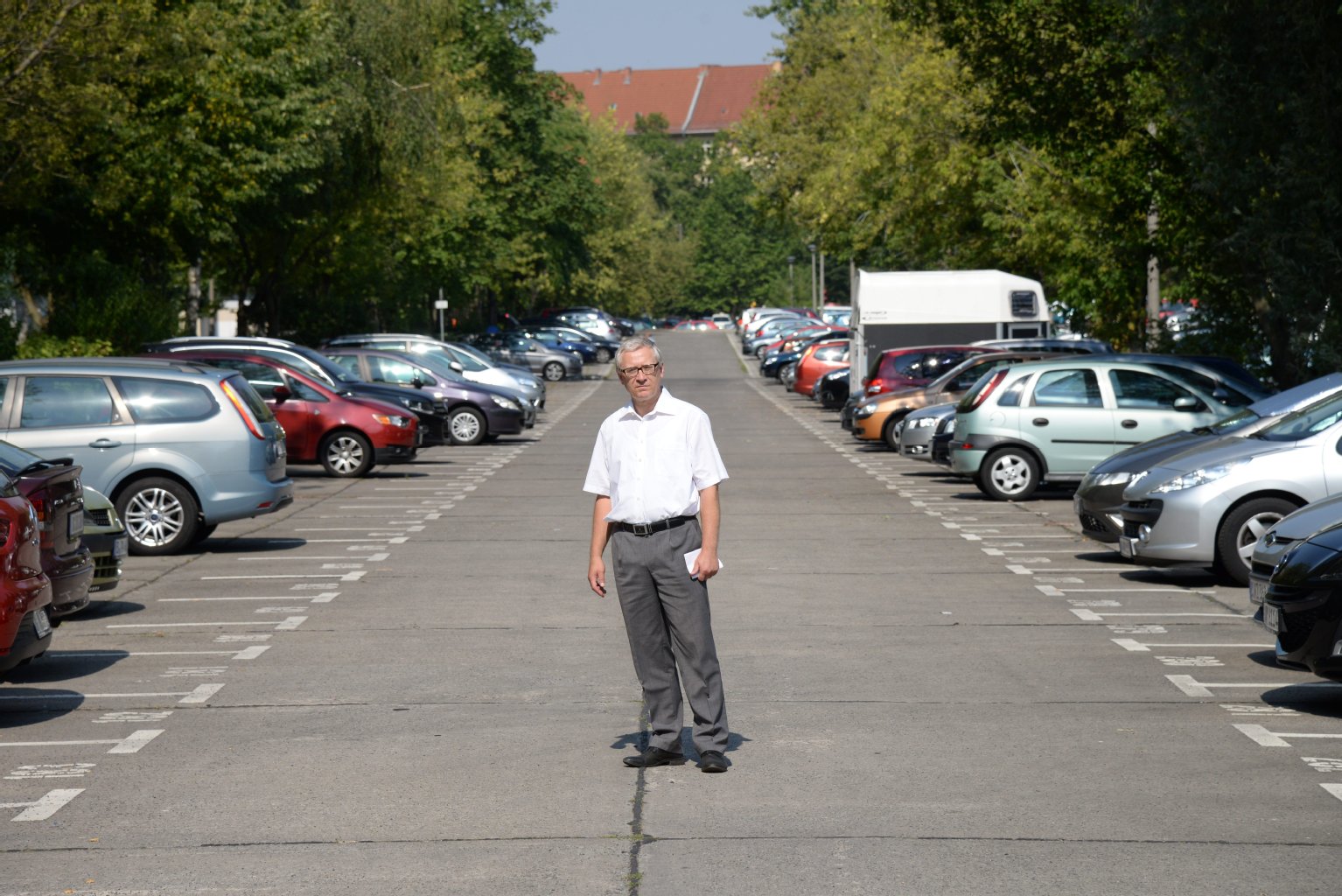 Uwe Mühlenberg (54) hat 1000 Parkplätze gezählt, die durch die Neubauten wegfallen würden, und erwartet große Park-Not.