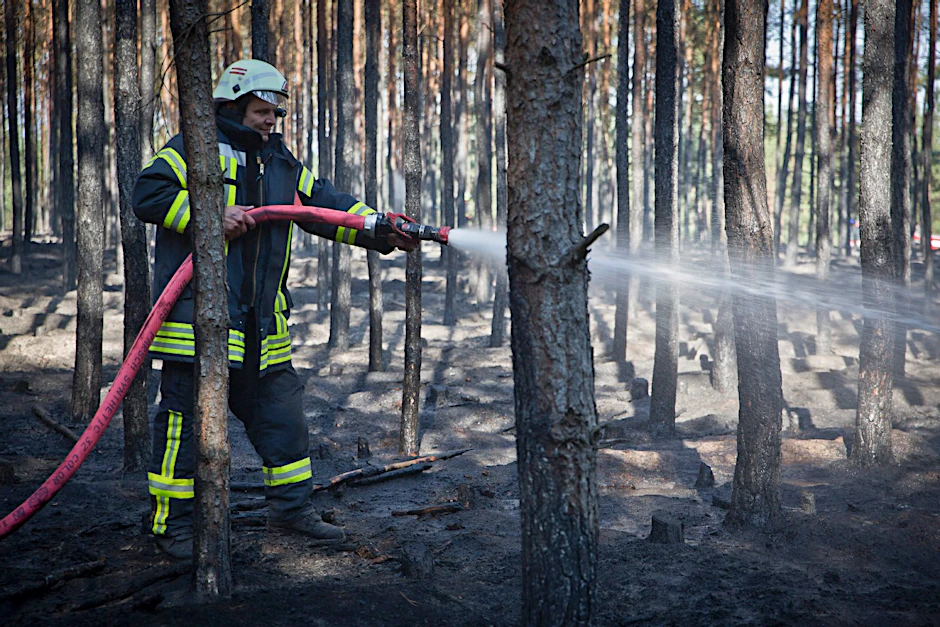 Trockenheit und hohe Temperaturen halten die Feuerwehr im Landkreis Dahme-Spreewald auf Trab.