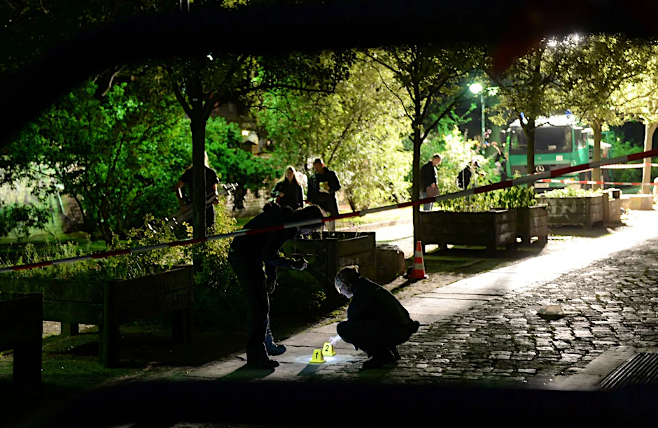 Tatort Görlitzer Park: Immer wieder muss die Polizei eingreifen - Ende Juli schoss ein Poliziest einem Angreifer ins Bein.