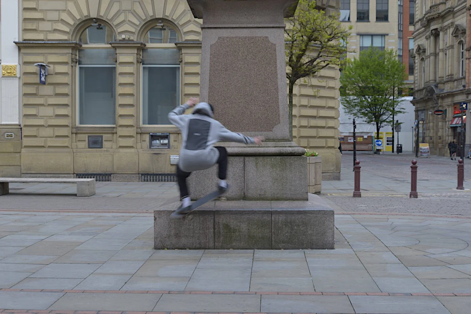 Skateboarder nutzen für ihre Kunststücke auch gerne Denkmäler als Flächen (Symboldbild).