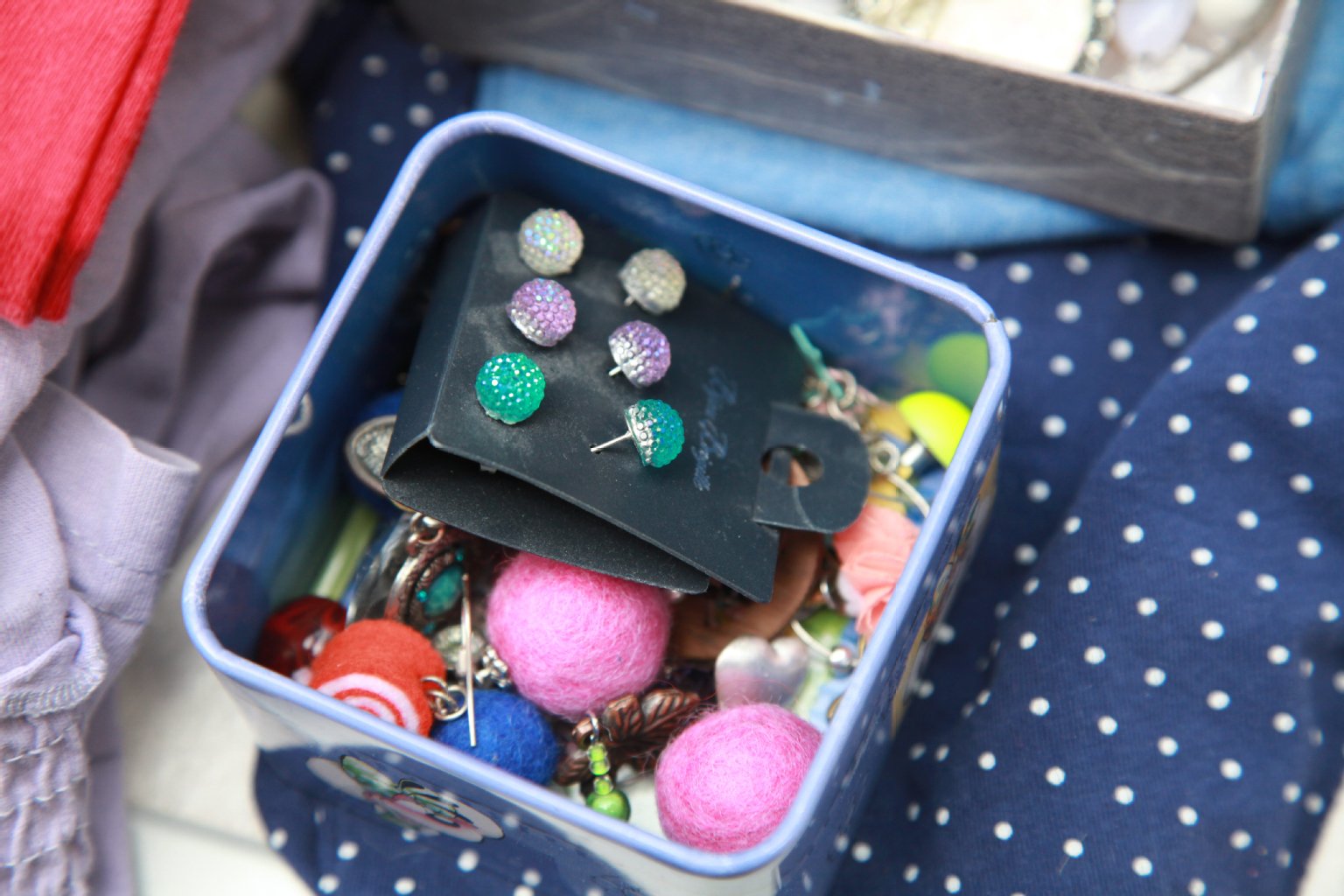 Nur zwei Berliner Markt-Schätze: Schmuck ...