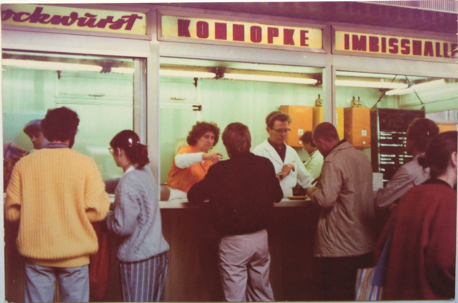 Der Kiosk unter der Hochbahn in den 1980ern.
