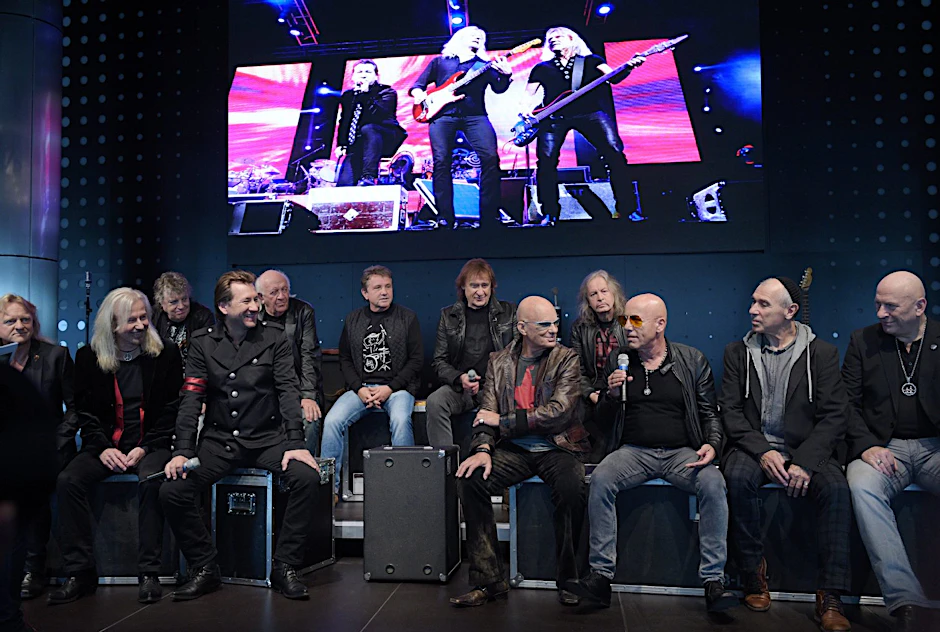 Karat, Puhdys und City sind sich einig. 2016 wollen sie ihre „Rocklegenden“-Tour fortsetzen. Von den ersten Konzerten gibt es nun den Live-Mitschnitt als Doppel-CD und DVD.