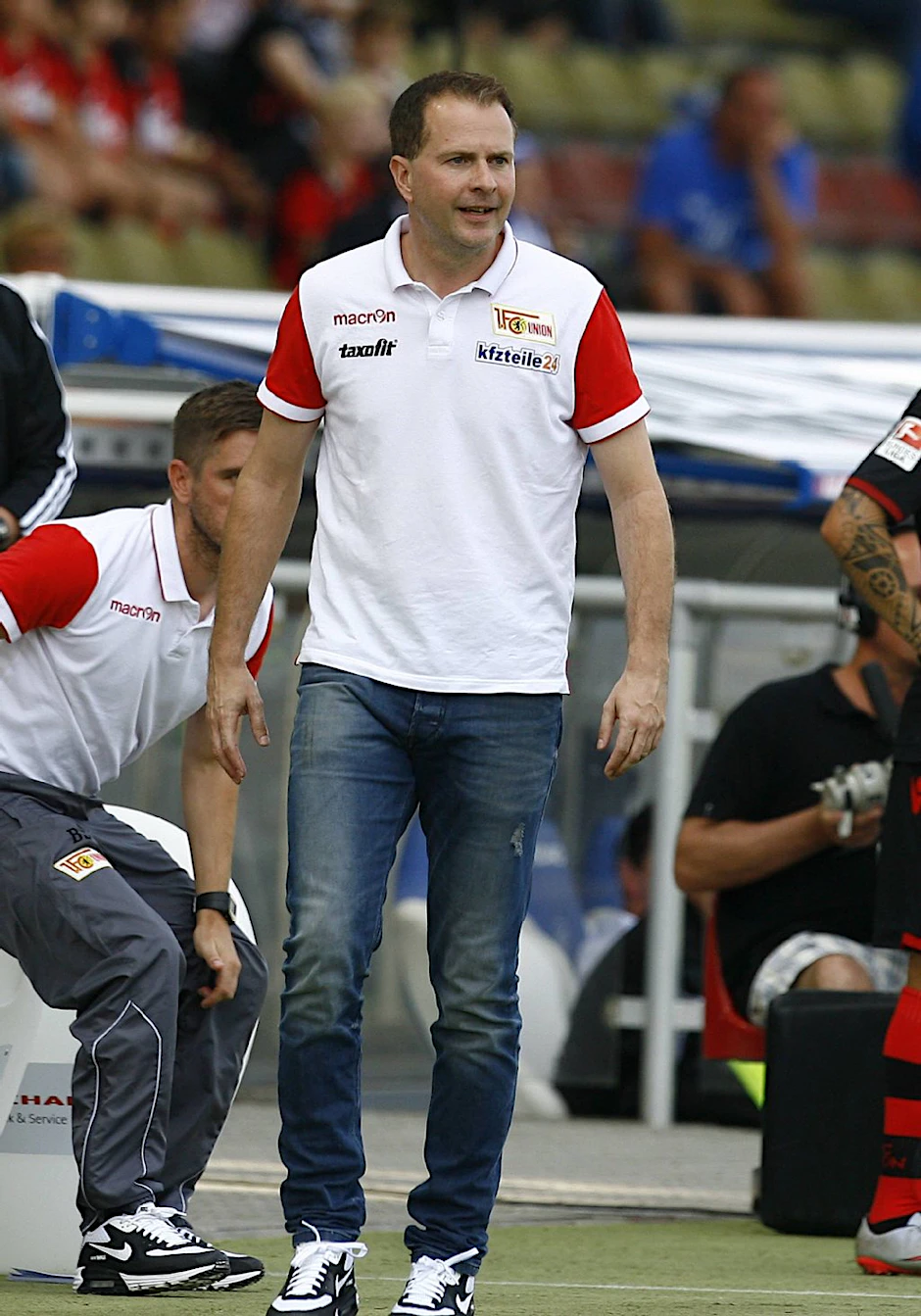 Trainer Sascha Lewandowski gibt sein Heimdebüt.