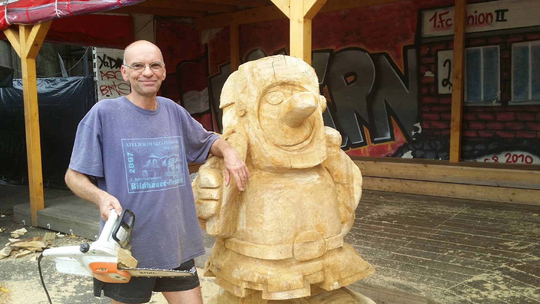 Mit der Kettensäge &amp;quot;geschnitzt&amp;quot;: Keule gibt’s jetzt aus Holz