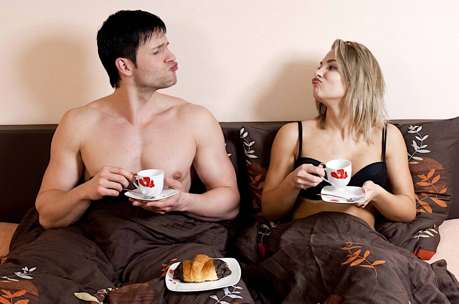 Zwei bis drei Kaffeetassen am Tag senken bei Männern das Risiko von Erektionsstörungen.