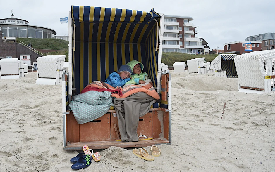 Bibbern im Strandkorb: Der Sommer hat sich fürs Erste verabschiedet.