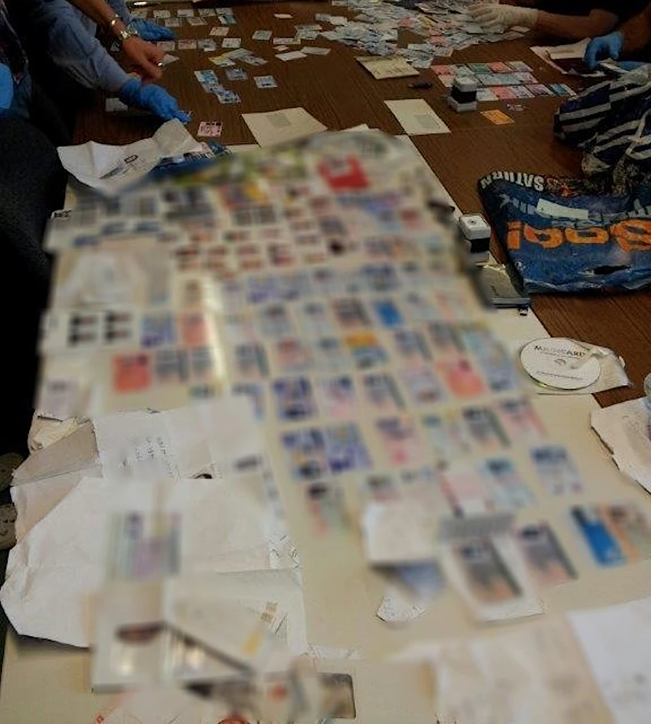450 Ausweise und Führerscheine konnten die Beamten sicherstellen.