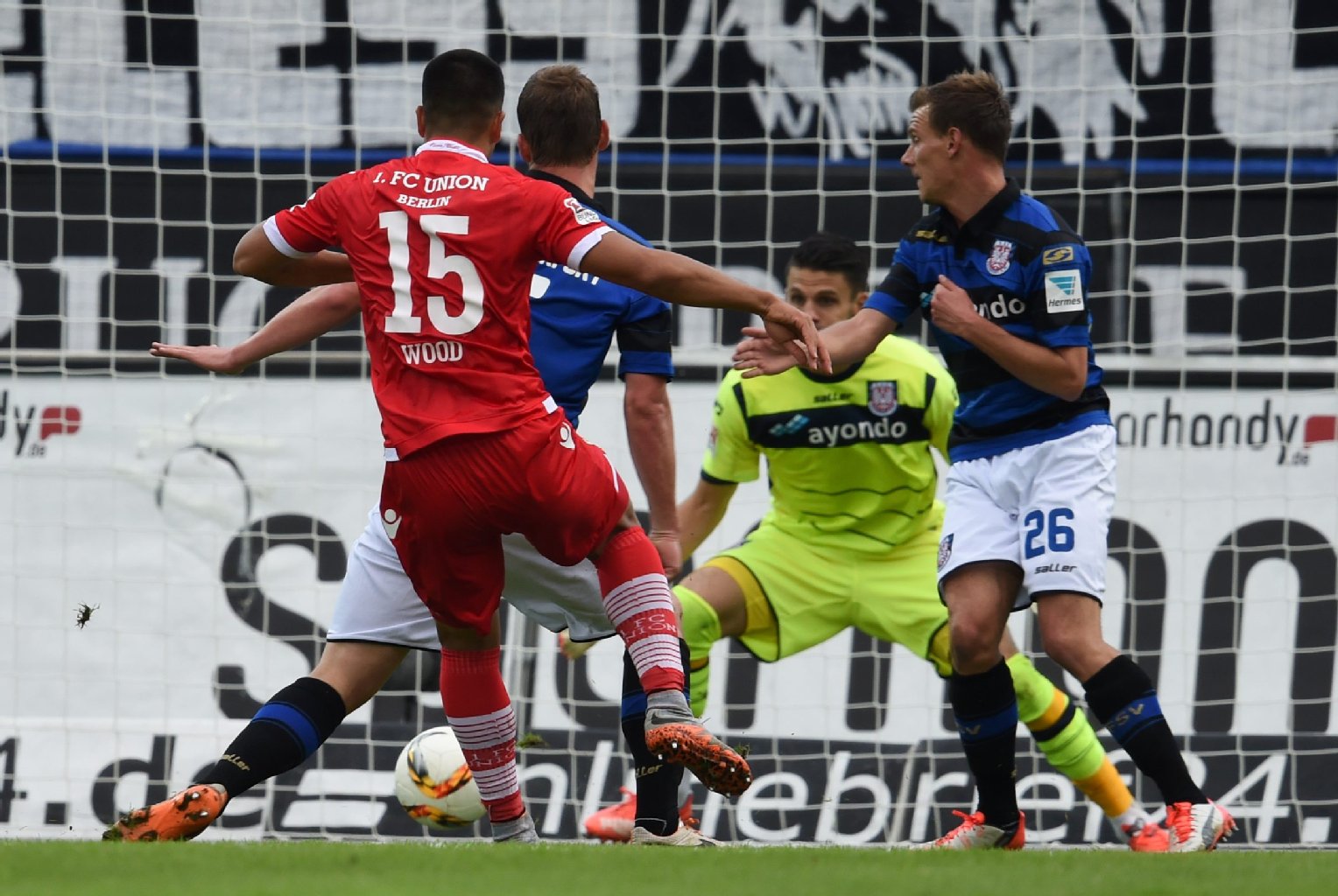 Die Führung für Union! Bobby Wood trifft nach einem Ball von Kreilach. Zwei Drehungen im Sechzehner, dann der flache Abschluss.