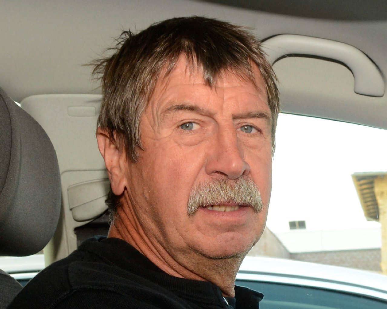 Um den CO2-Austoß zu verringern, entschied sich Georg Nassauer (67) vor sechs Jahren für seinen VW-Diesel. „Ich wollte mir ein möglichst ökologisches Fahrzeug zulegen.“ Und Volkswagen? „Dem bleibe ich treu!“ Einen Diesel der Umwelt zuliebe? „Da bin ich mir nicht mehr so sicher...“