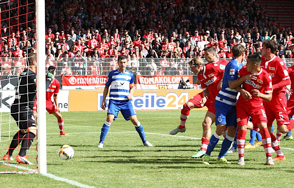 Und reingeschädelt! Sören Brandy köpft zum 2:0 gegen Duisburg ein.