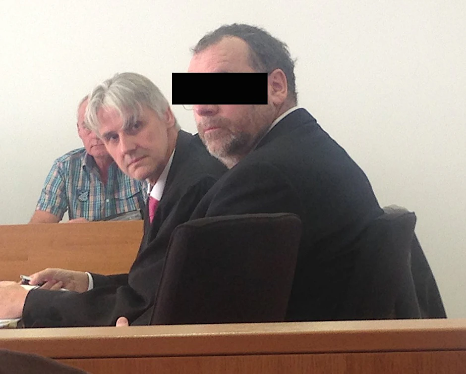 Joachim U. (re.) mit seinem Anwalt Sven Horn.
