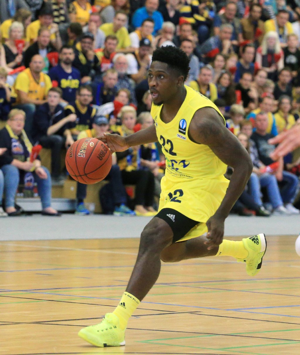 Alba Berlin Wie hoch kann dieser Albatros schon fliegen?