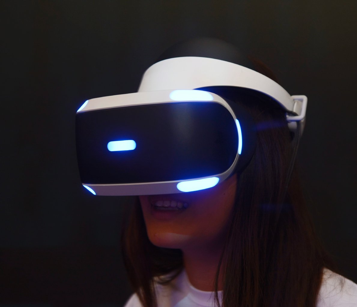 Mit der Virtual-Reality-Brille mitten rein ins Computerspiel. Die Morpheus-Brille von Sony soll ab Mitte 2016 erhältlich sein.