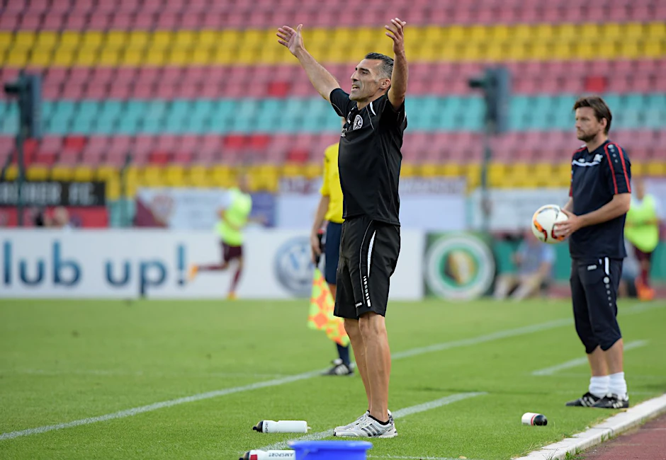 Trainer Thomas Stratos freut sich auf ein aufregendes Wochenende mit Pokal-Kick und Nachwuchs-Tag.