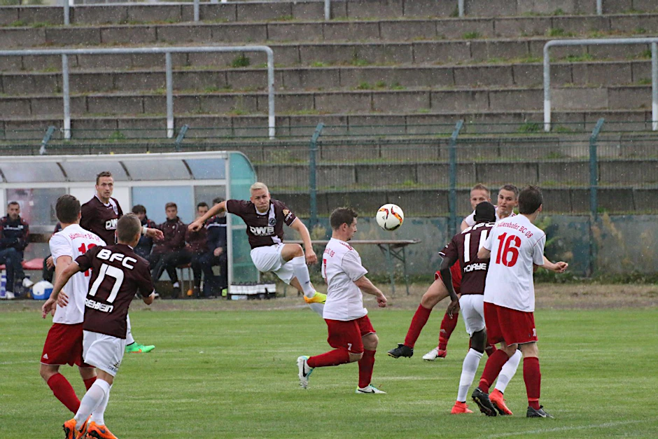 Kai Pröger (l.) brachte nach seiner Einwechslung viel Schwung in die Reihen des BFC.