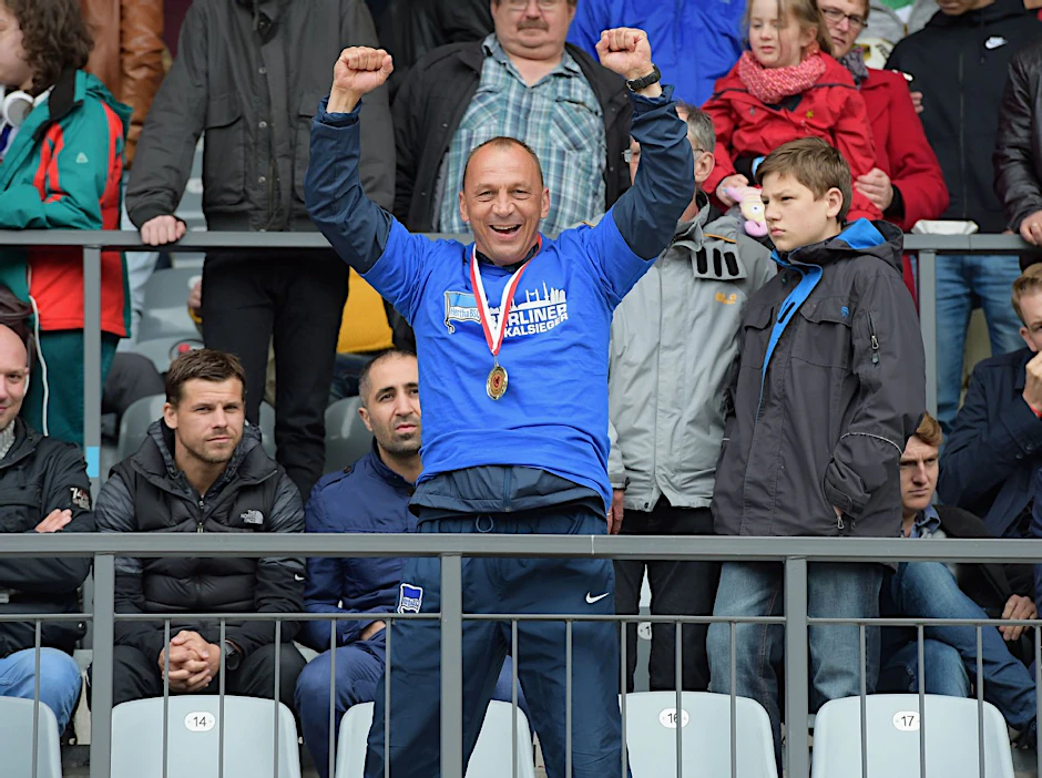 Jubilar Andreas Thom hat allen Grund zum Feiern.