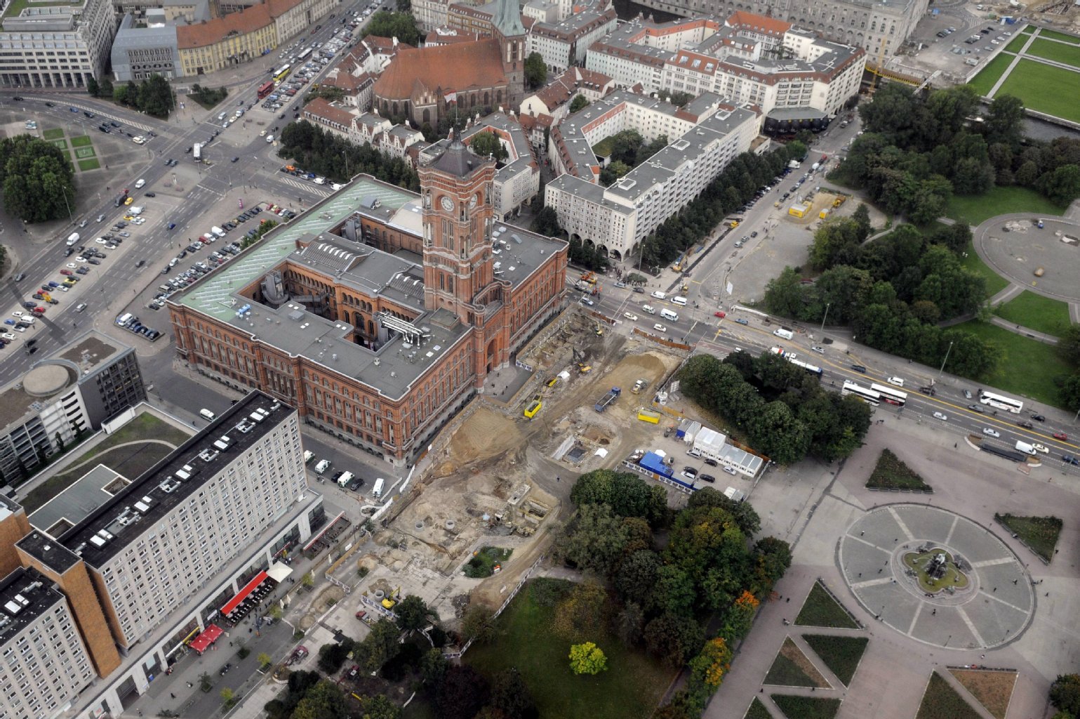 Das Rathausforum im Herzen Berlins soll neugestaltet werden (Archivbild).