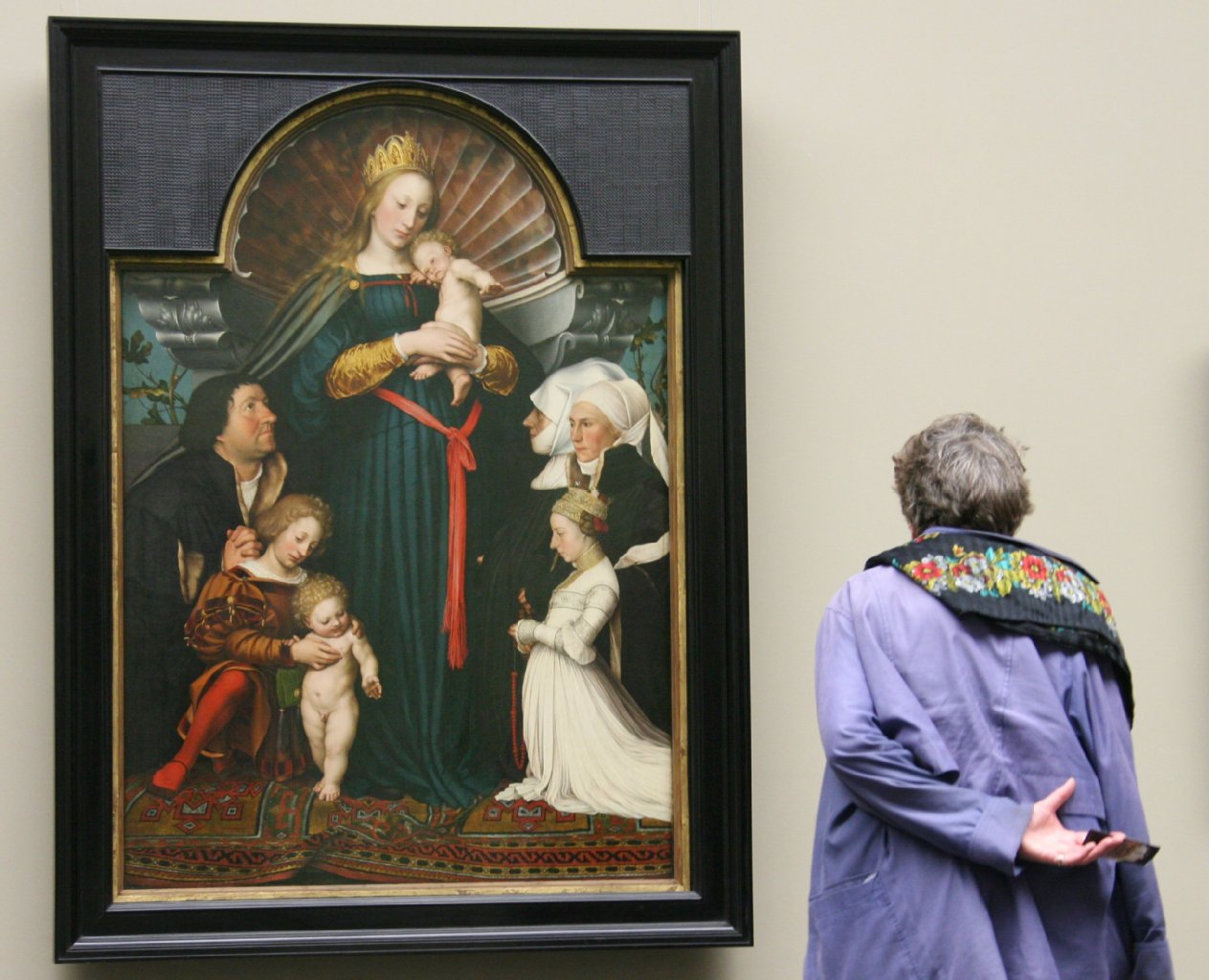 „Darmstädter Madonna“ Hier hängen 3333 VW Golf an der Wand