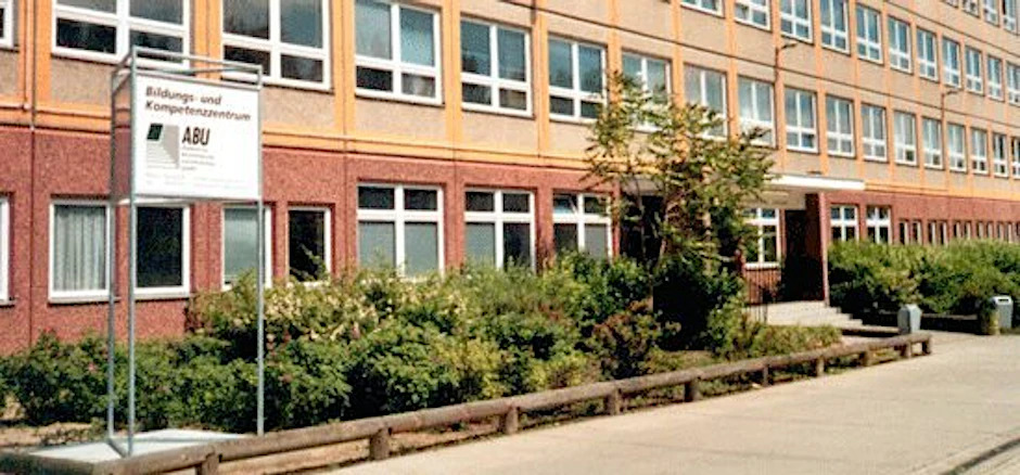 Der Bezirk  Marzahn-Hellersdorf stellt ein ehemaliges Schulgebäude im Glambecker Ring für Flüchtlinge zur Verfügung.