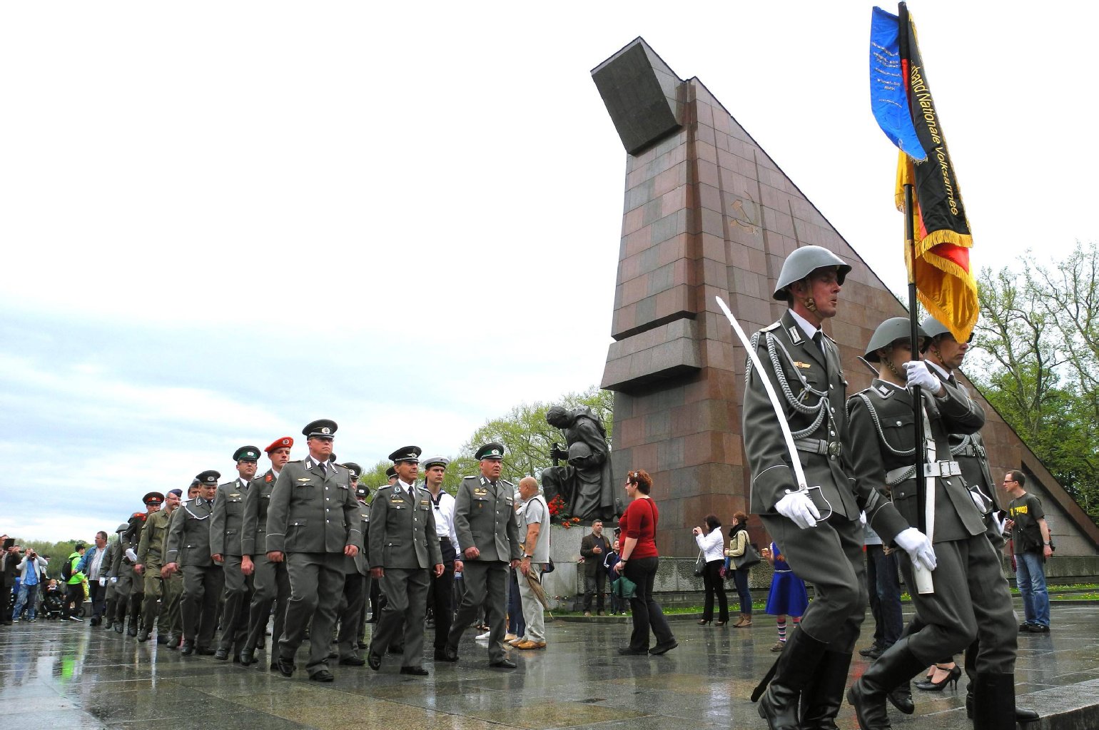 Image - Prozess um Aufmarsch am Treptower Park: Gericht lässt NVA-Spinner laufen