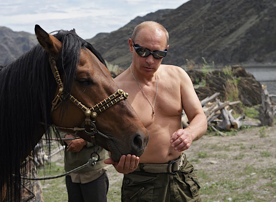 Lernte Wladimir Putin beim KGB zu gehen ...