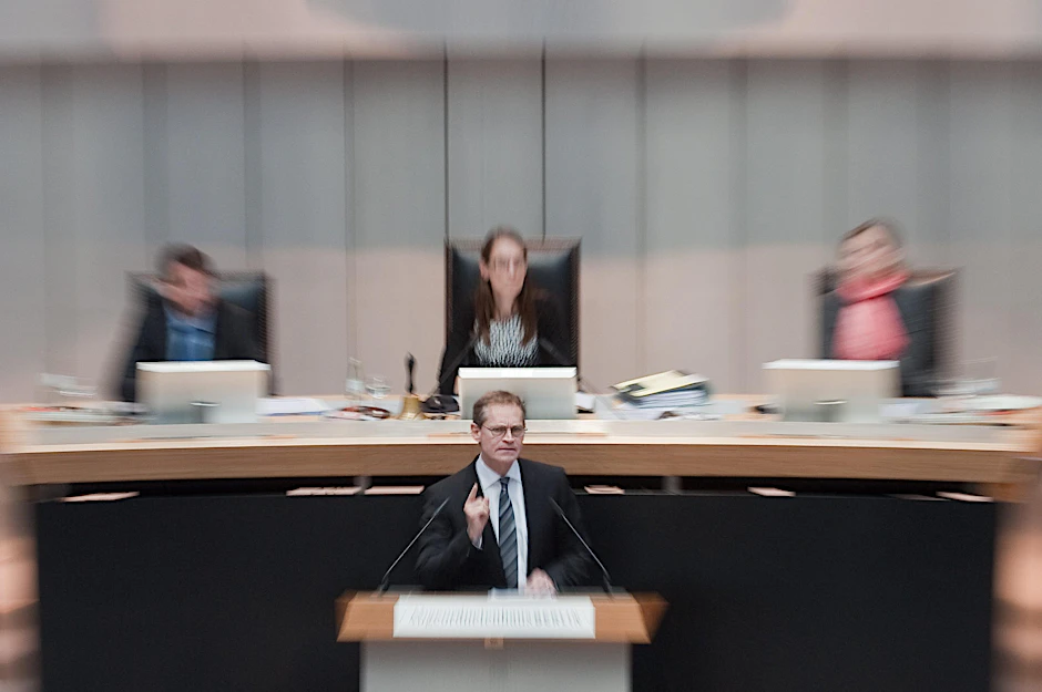 Michael Müller wurde energisch, als die Linke ihm und dem Senat Finanzversagen vorwarf.