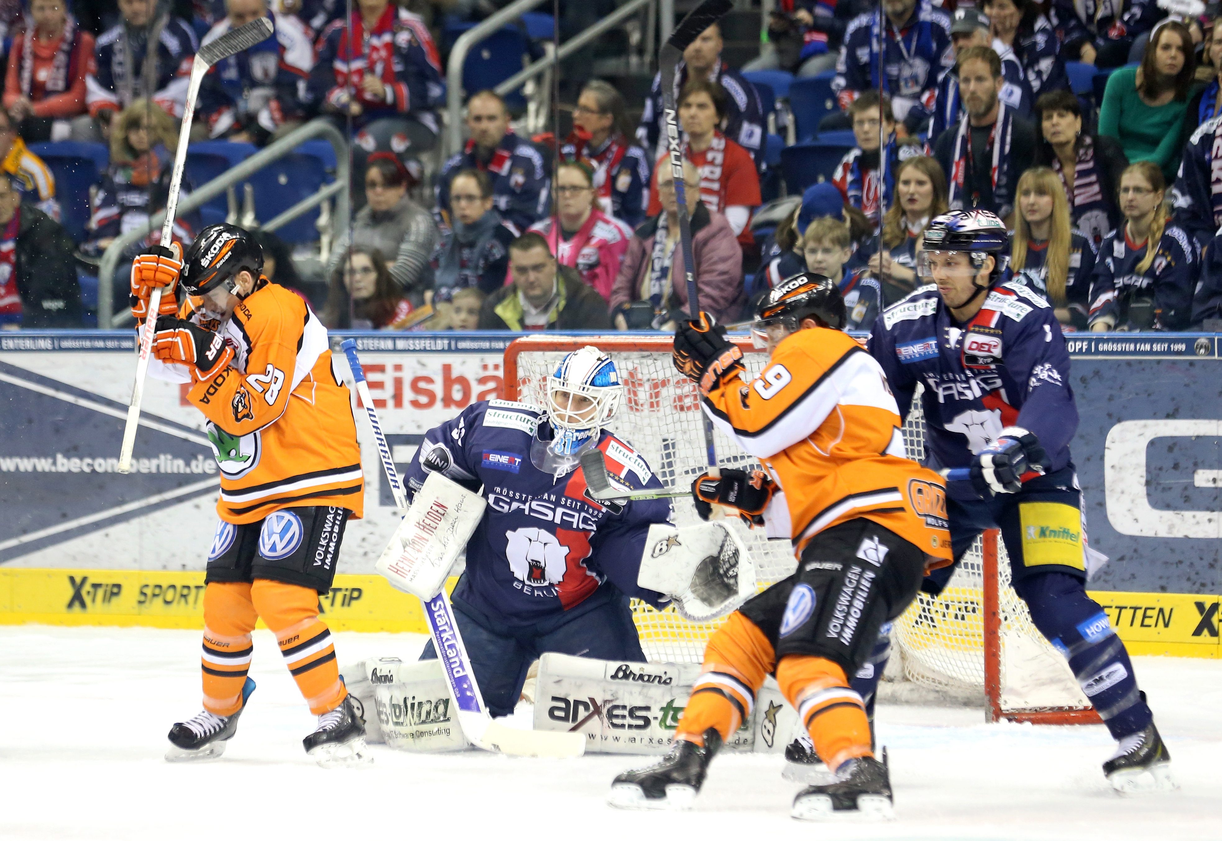 Image - Eisbären Berlin schlagen Wolfsburg 1:0