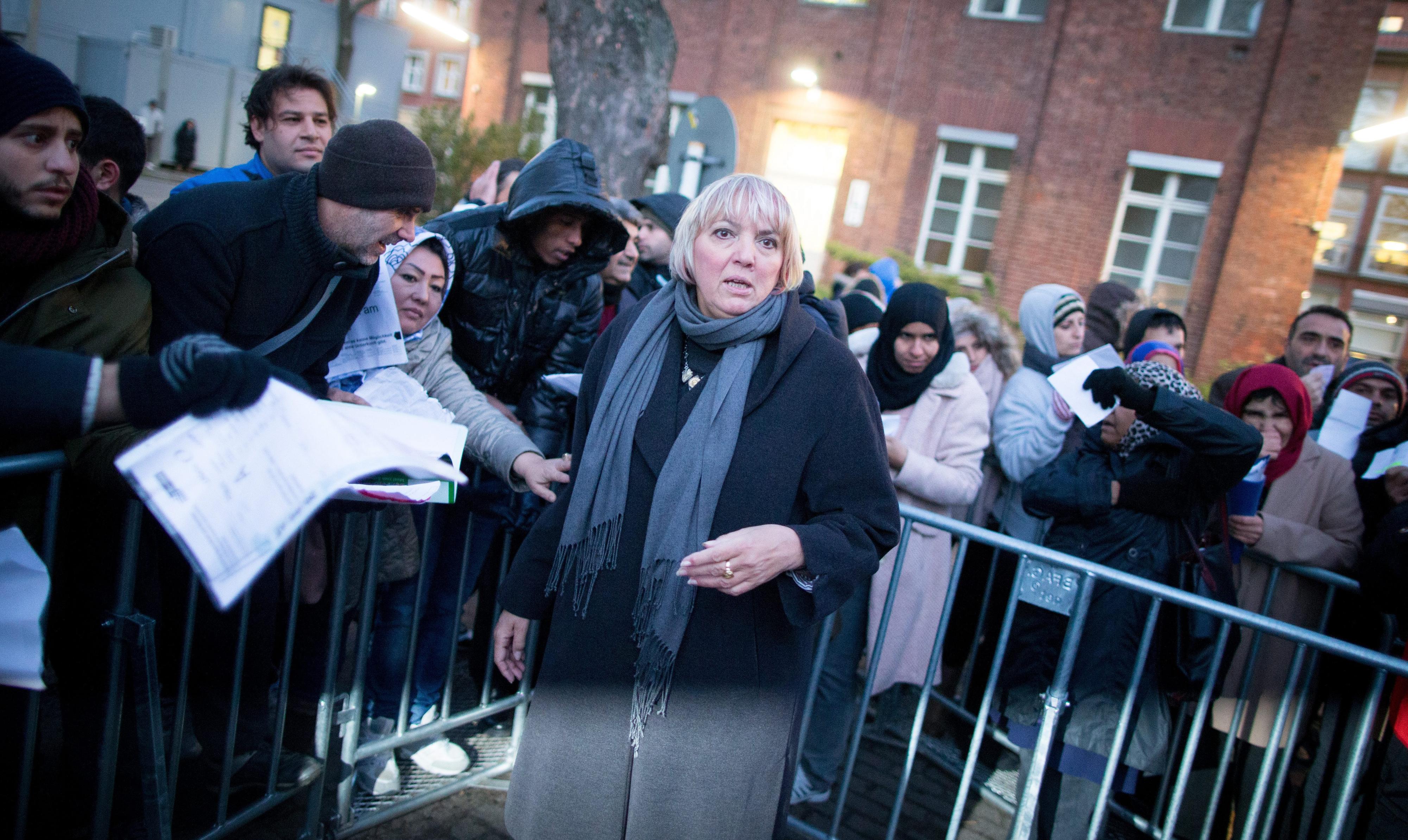 Am Montag (30.11.) besuchte Claudia Roth (Grüne) das Lageso.