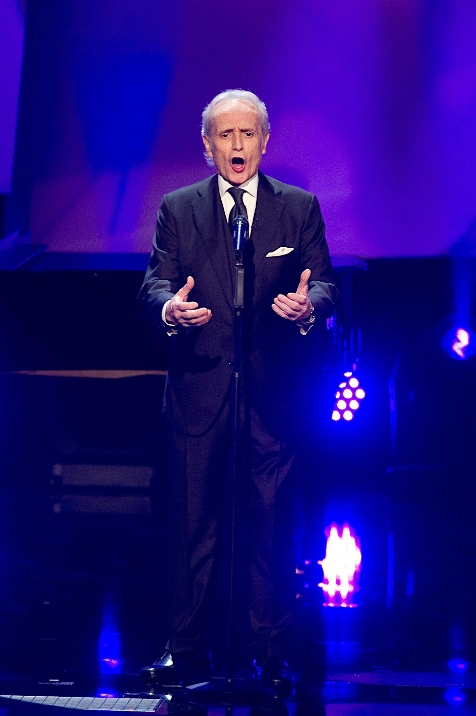 Jose Carreras auf der Bühne des Convention Centers des Hotels Estrel. 