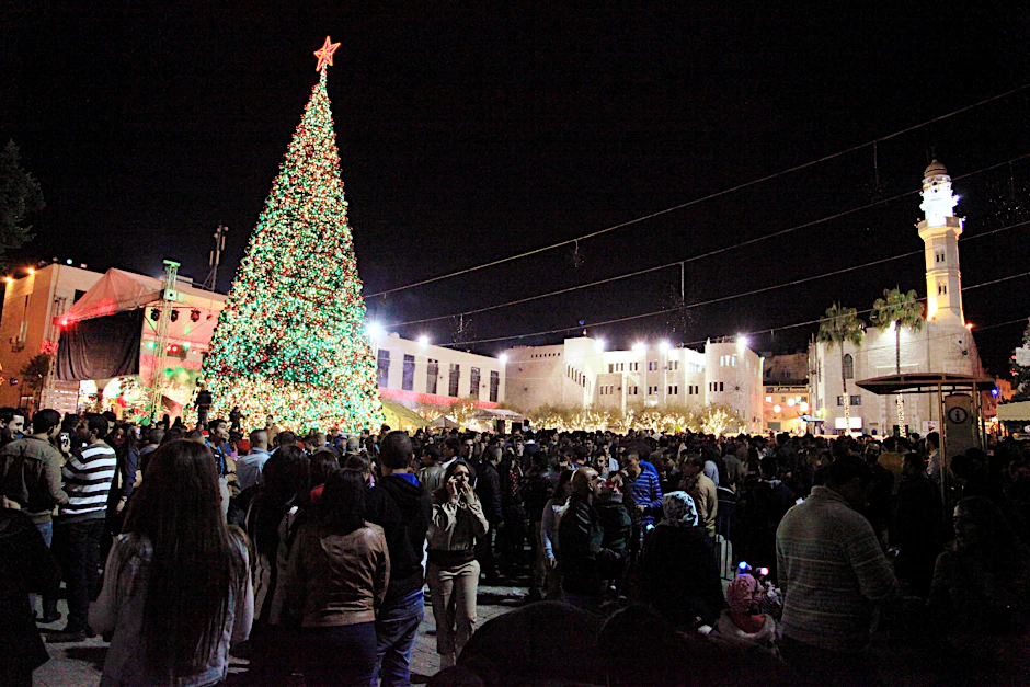 Über Weihnachten pilgern Christen aus der ganzen Welt nach Bethlehem. Sie feiern die Geburt des Jesus-Kindes mit Gebeten und einer Parade.