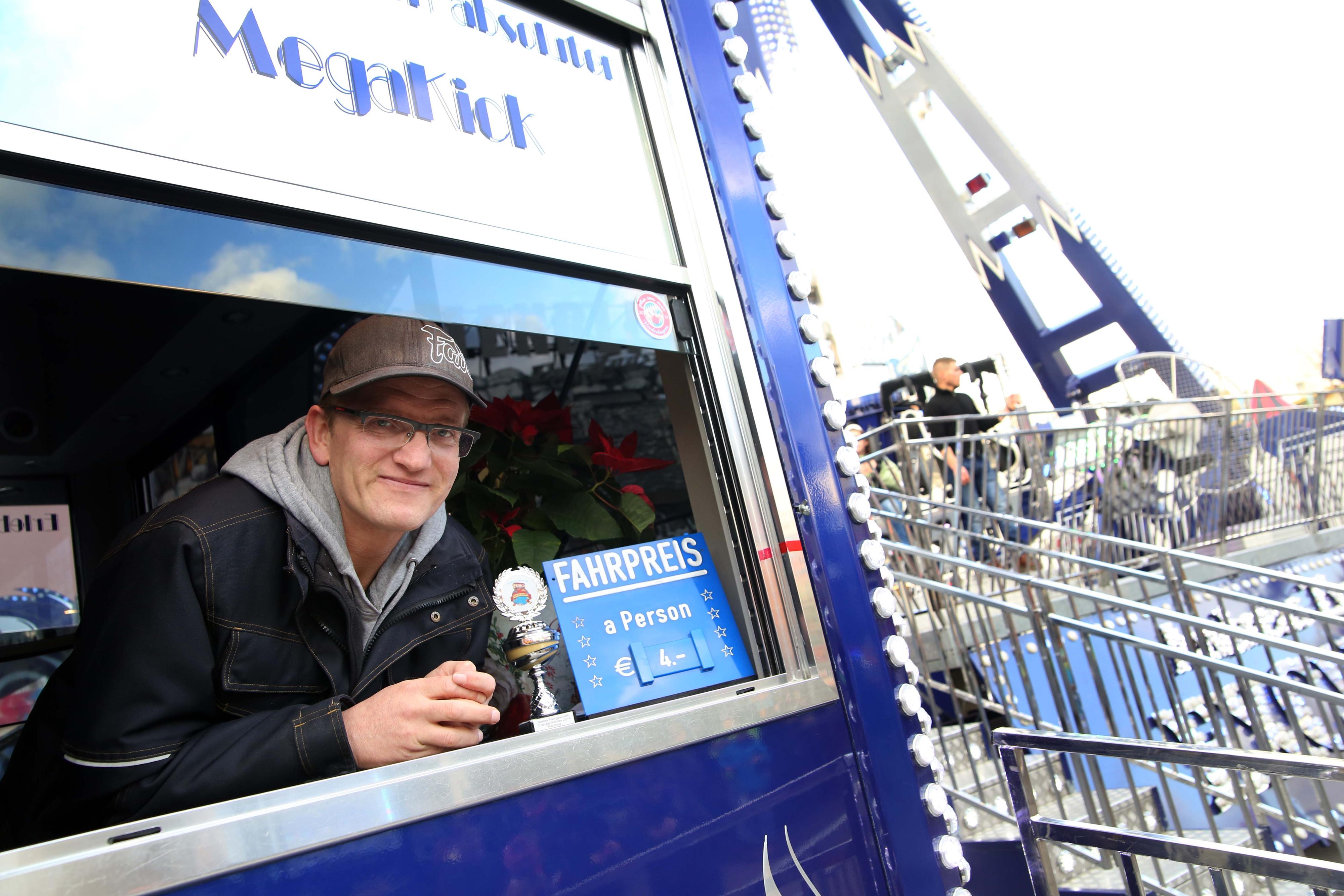„An dem Markt hängen viele Jobs“, sagt Michael Heige (37), Chef der Überschlagschaukel „The King“.