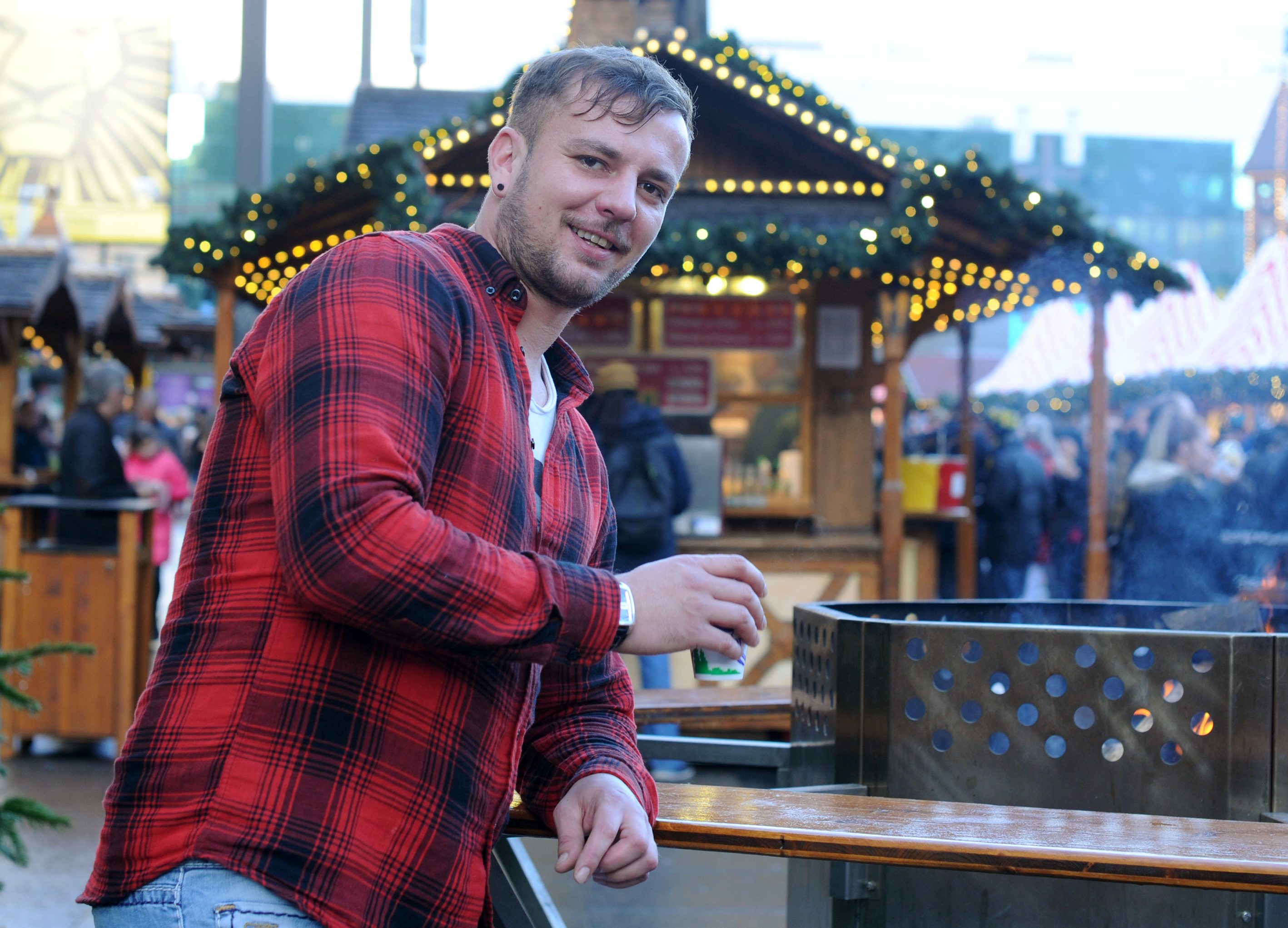 Zu Weihnachten ruft Kevin seine Ex an Kevin Krüger (31): „Ich werde mich mit meiner Ex-Freundin versöhnen“, sagt der Maurer aus Zehdenick. Vor drei Monaten war Schluss mit der Liebe. „Wir hatten zu verschiedene Ansichten“, sagt Krüger. „Auch wenn wir kein Paar mehr sein werden, möchte ich ihr doch wenigstens sagen, dass sie ein toller Mensch ist.“ 