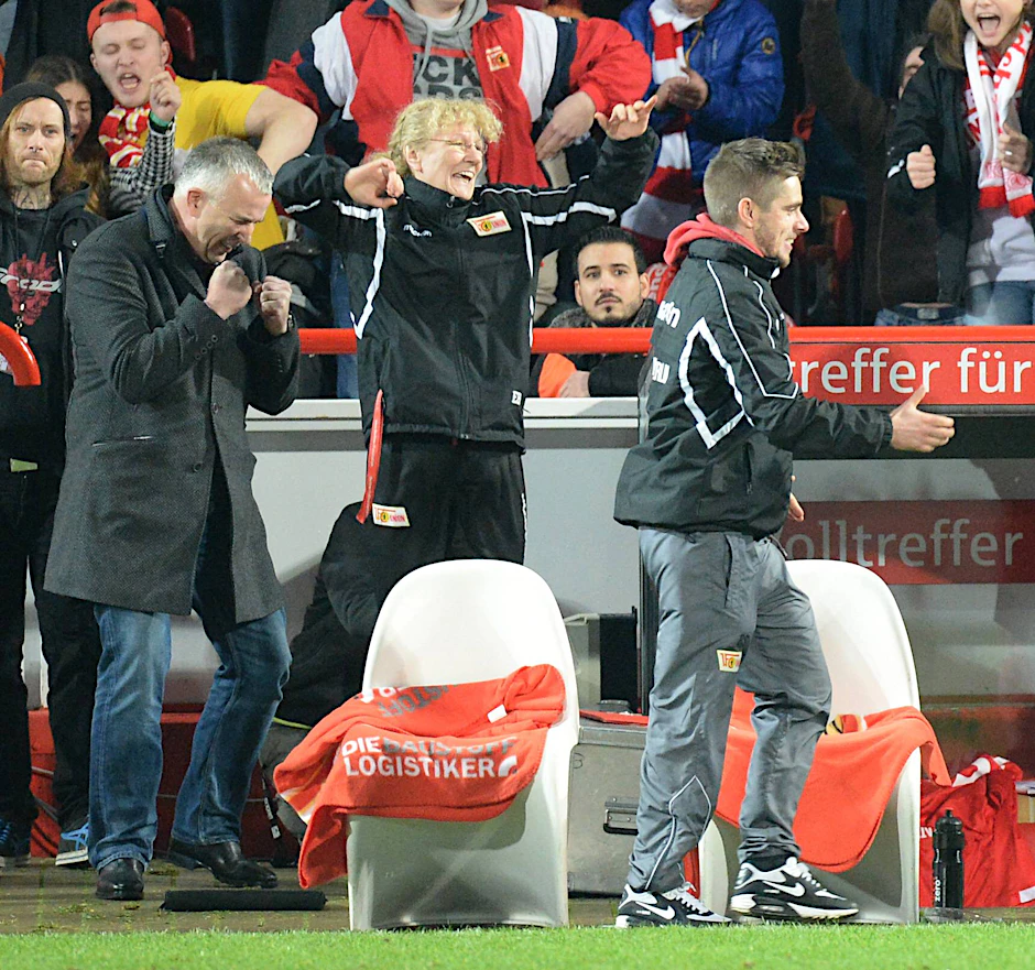 Zwei Fäuste für jetzt 23 Punkte – Klub-Boss Dirk Zingler bejubelt den Sandhausen-Sieg.