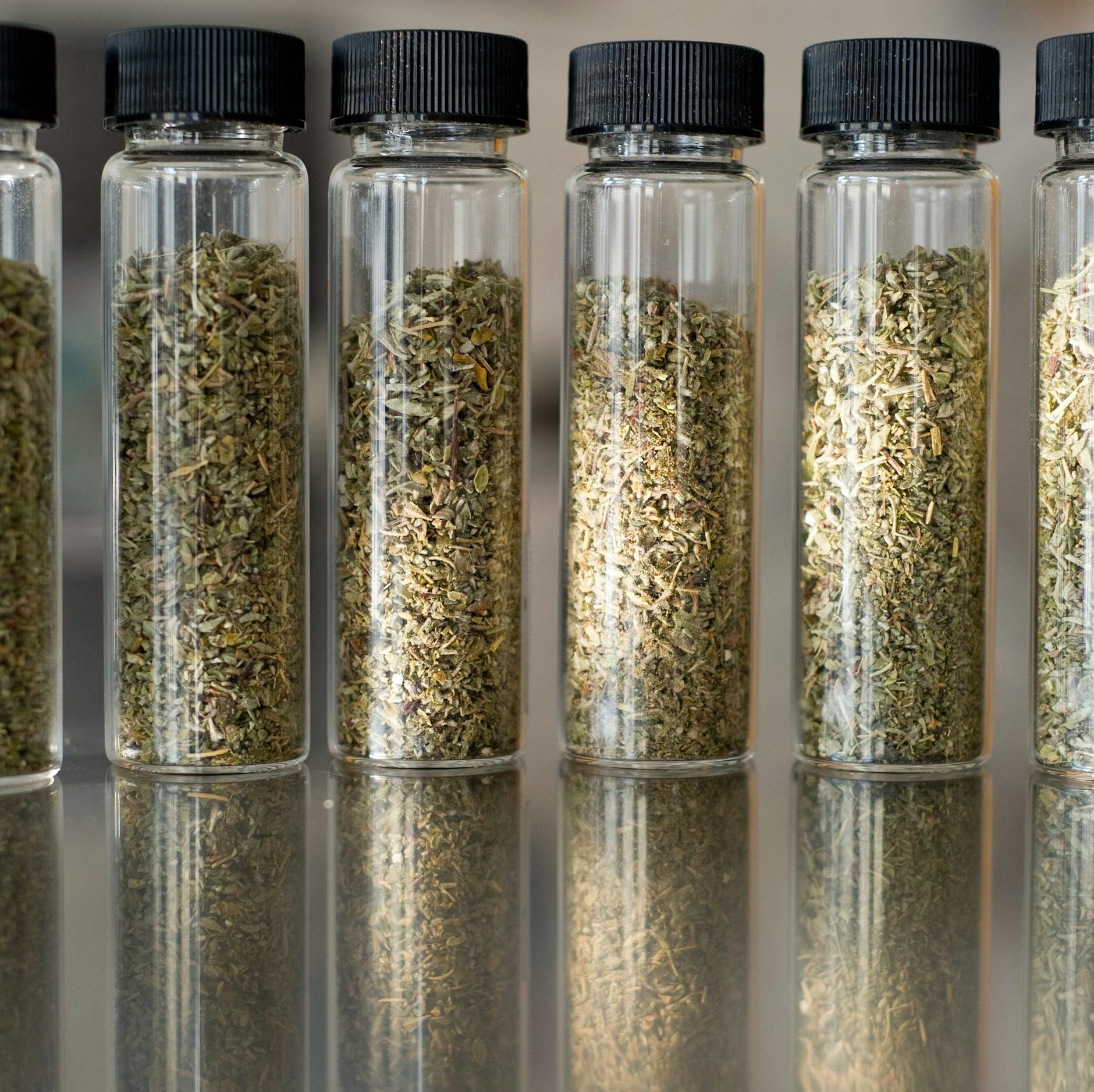 Image - Gefährlich verharmlost!: Kräuter-Drogen vergiften 16 Freunde