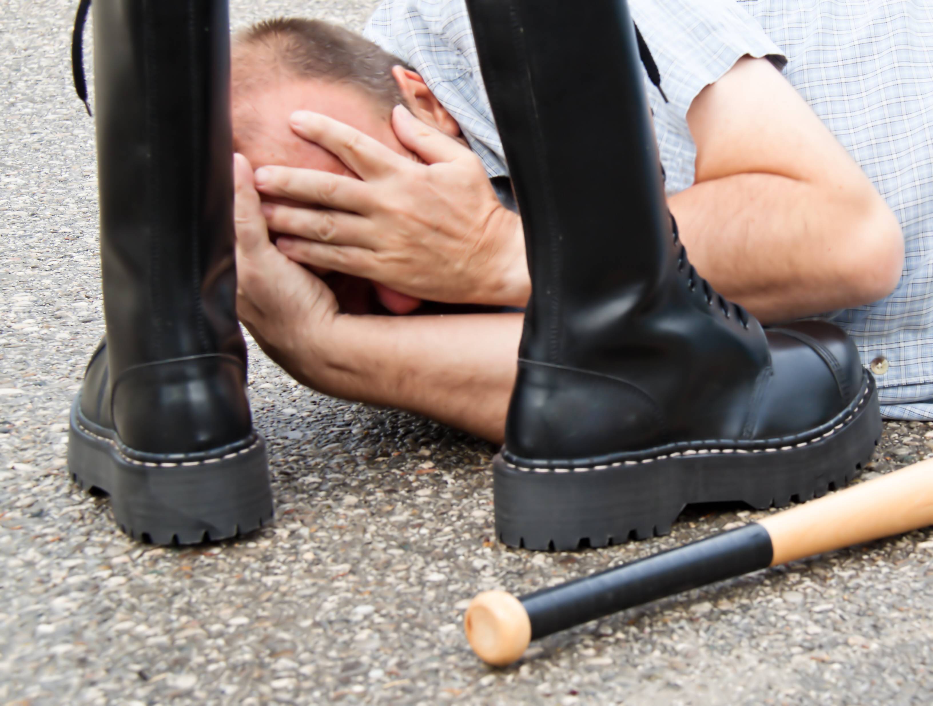 Image - Hitlergruß und Tritte: Fünf Neonazis prügeln auf Flüchtlinge ein