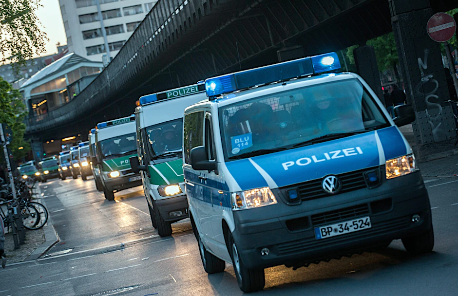 Polizei-Kolonne