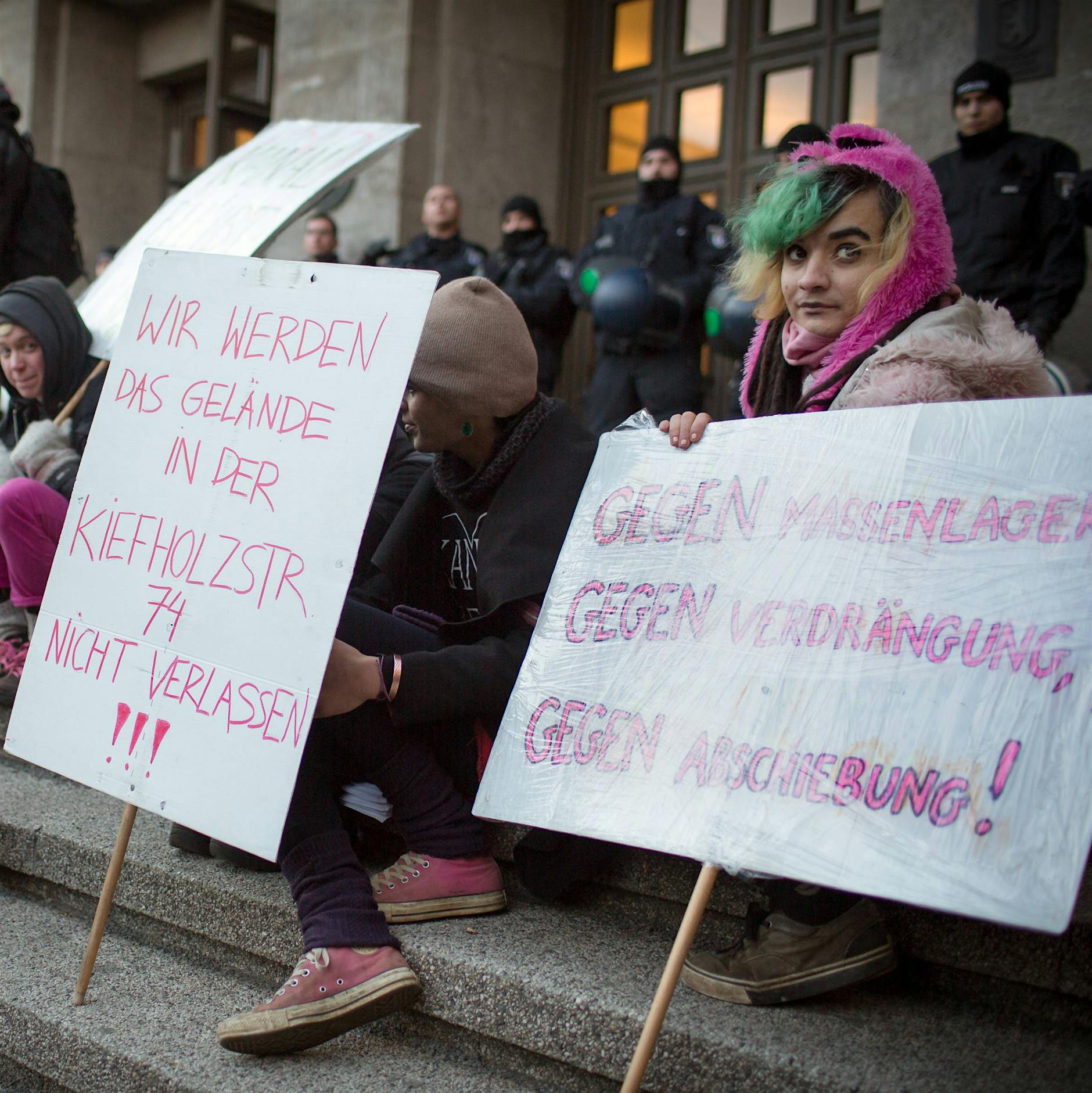 Wagenburg Kiefholzstraße: Aufstand gegen Flüchtlings-Container