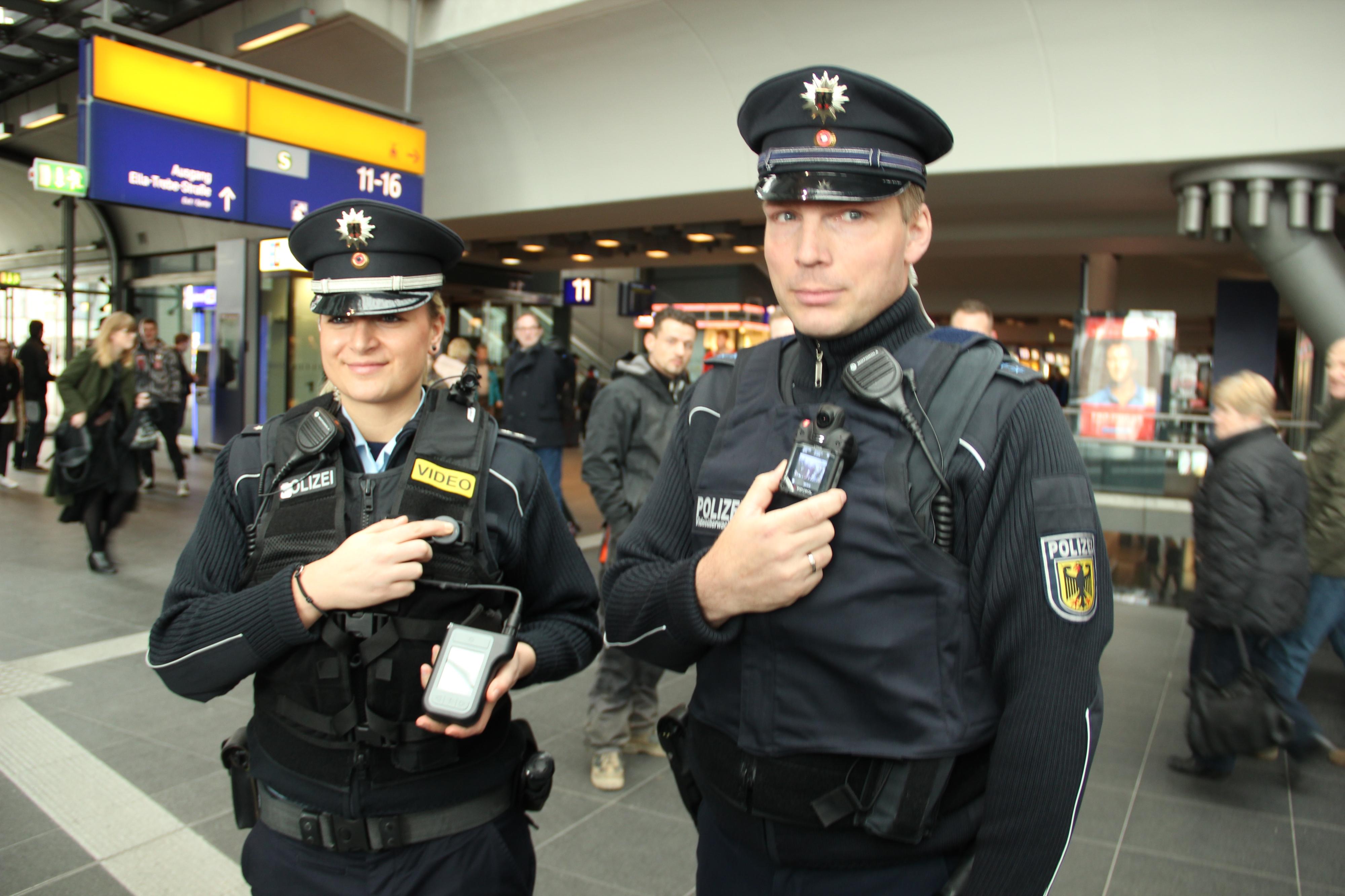 Videoüberwachung: Bundespolizei Stellt Neue Körper-Kamera Vor