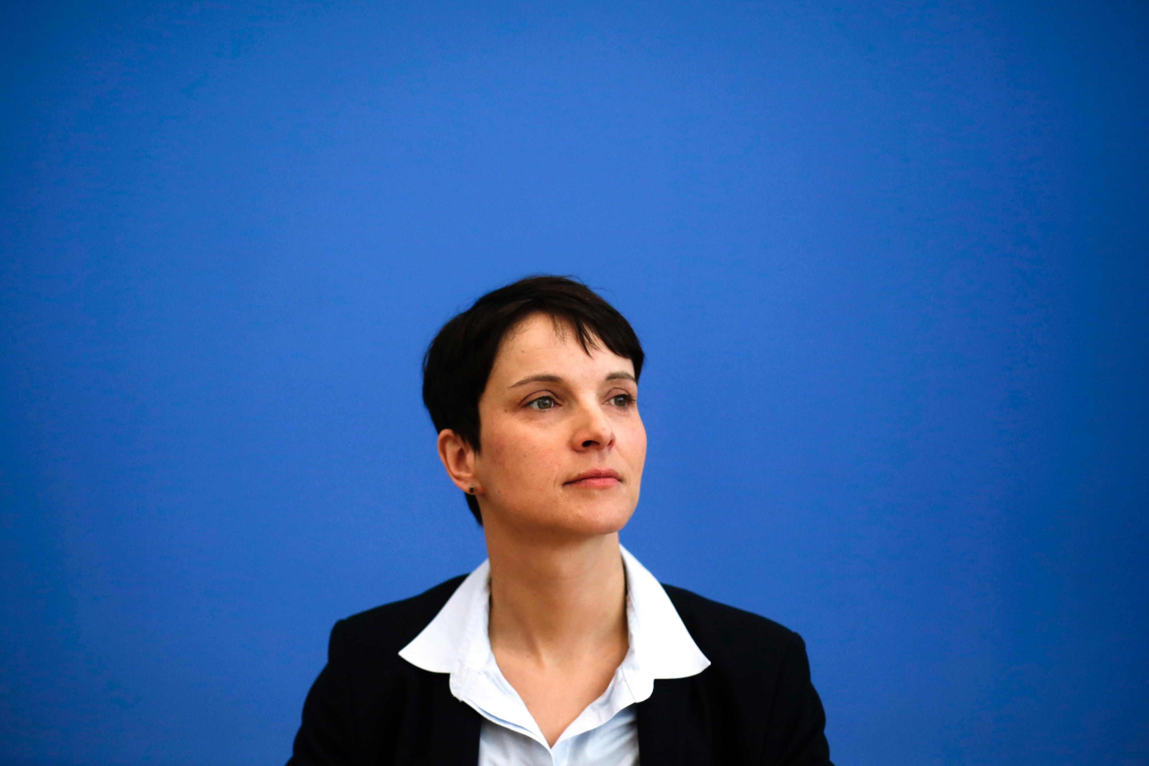 Afd-Co-Chefin Frauke Petry Muss Insolvenz Anmelden – UOTJWU